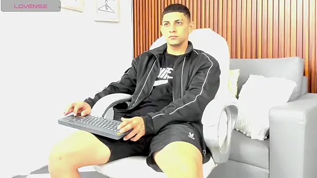 Snapshot of Alex_cute77 chatting on 05.23.26 Alex cute77 online show from 05.23.26