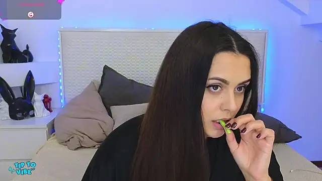 Eva Rogers  online show from 01.17.25