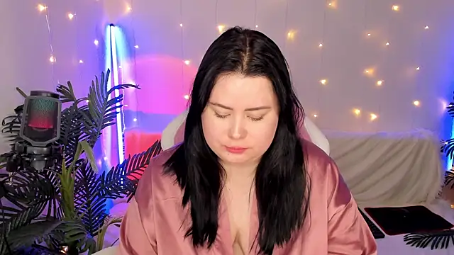 Akemi BBW online show from 12.20.24