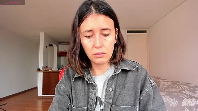 zoe jeane beker online show from 12.05.24