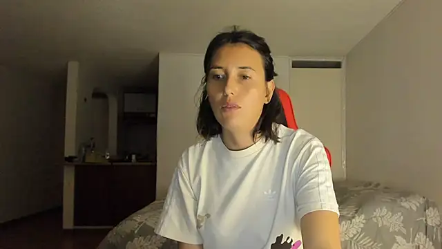 zoe jeane beker online show from 02.14.25