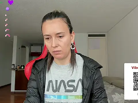 Snapshot of zoe_jeane_beker chatting on 05.19.26 zoe jeane beker online show from 05.19.26