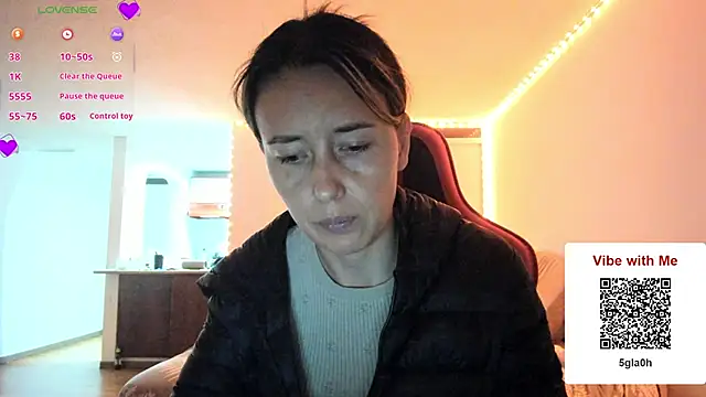 Snapshot of zoe_jeane_beker chatting on 06.15.26 zoe jeane beker online show from 06.15.26