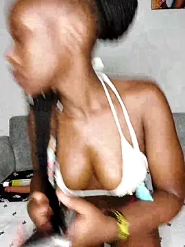 Snapshot of bebygirl143s chatting on 11.20.25 bebygirl143s online show from 11.20.25