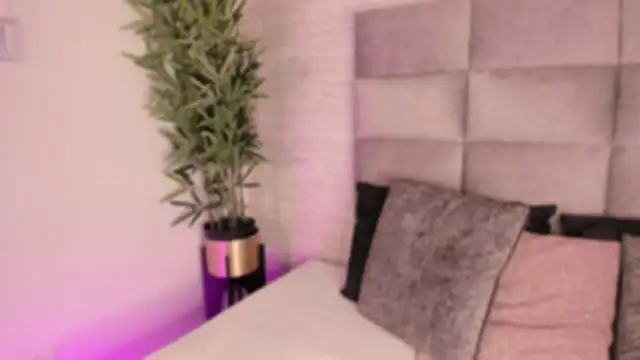 mia crawford online show from 10.21.25