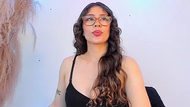 Snapshot of Katy_Van chatting on 02.16.25 Katy Van online show from 02.16.25