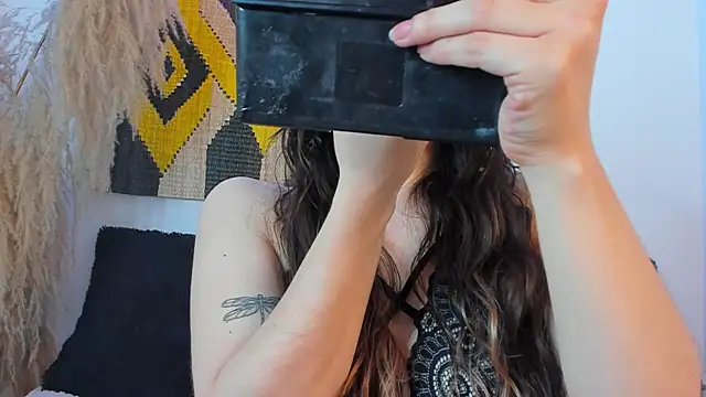 Snapshot of Katy_Van chatting on 02.20.25 Katy Van online show from 02.20.25