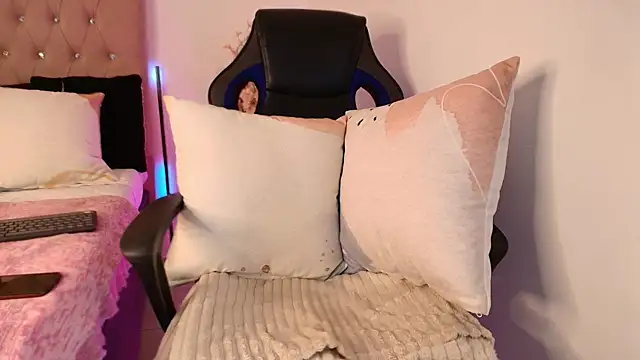 Snapshot of Katy_Van chatting on 03.01.25 Katy Van online show from 03.01.25