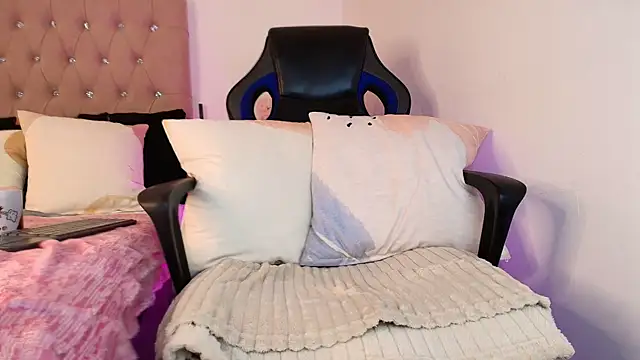 Snapshot of Katy_Van chatting on 03.01.25 Katy Van online show from 03.01.25