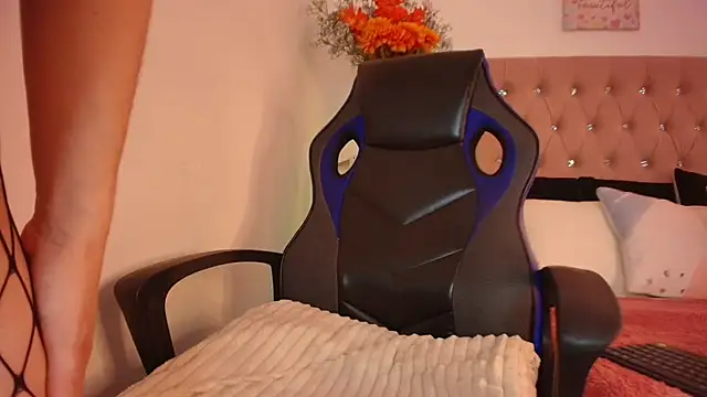 Snapshot of Katy_Van chatting on 03.21.25 Katy Van online show from 03.21.25