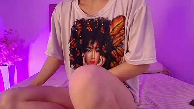 Snapshot of Katy_Van chatting on 09.30.25 Katy Van online show from 09.30.25