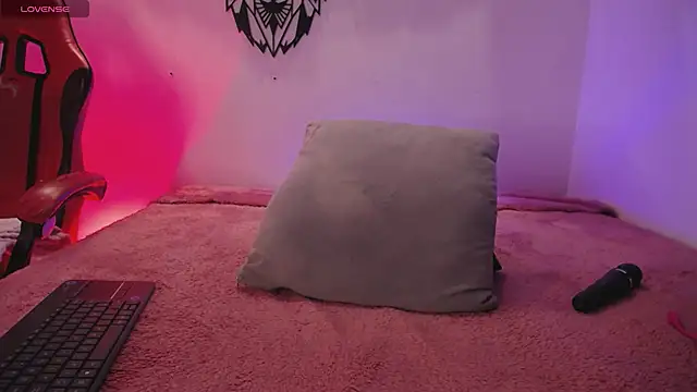 Snapshot of Katy_Van chatting on 10.12.25 Katy Van online show from 10.12.25