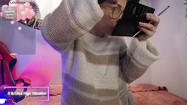 Snapshot of Katy_Van chatting on 10.25.25 Katy Van online show from 10.25.25