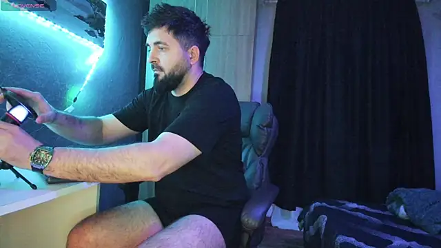 Snapshot of Eduu2322 chatting on 01.28.25 Eduu2322 online show from 01.28.25