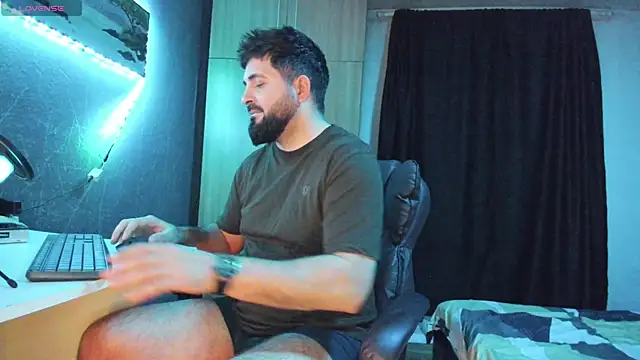 Snapshot of Eduu2322 chatting on 02.04.25 Eduu2322 online show from 02.04.25