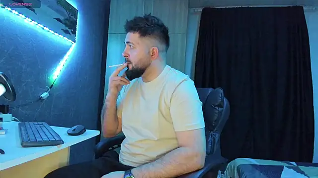 Snapshot of Eduu2322 chatting on 02.08.25 Eduu2322 online show from 02.08.25