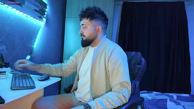 Snapshot of Eduu2322 chatting on 02.11.25 Eduu2322 online show from 02.11.25