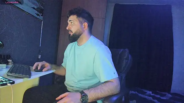 Snapshot of Eduu2322 chatting on 03.22.25 Eduu2322 online show from 03.22.25