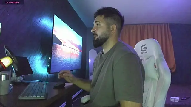 Snapshot of Eduu2322 chatting on 10.21.25 Eduu2322 online show from 10.21.25