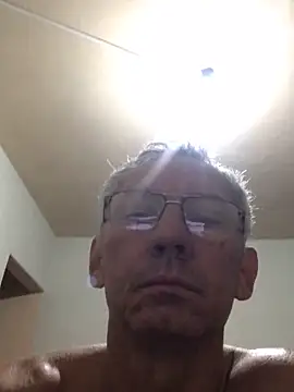 Snapshot of eleno1542 chatting on 10.28.25 eleno1542 online show from 10.28.25