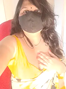 Snapshot of Love-priya chatting on 11.19.25 Love-priya online show from 11.19.25