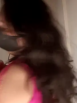 Snapshot of Love-priya chatting on 11.20.25 Love-priya online show from 11.20.25