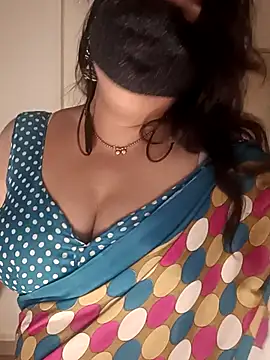 Snapshot of Love-priya chatting on 11.24.25 Love-priya online show from 11.24.25