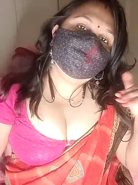 Snapshot of Love-priya chatting on 12.16.25 Love-priya online show from 12.16.25
