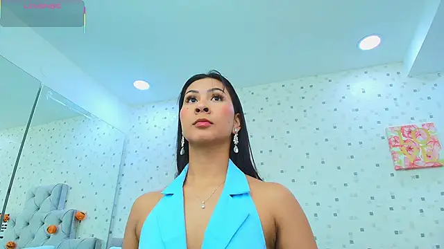 Snapshot of JulietaReyess chatting on 10.28.25 JulietaReyess online show from 10.28.25