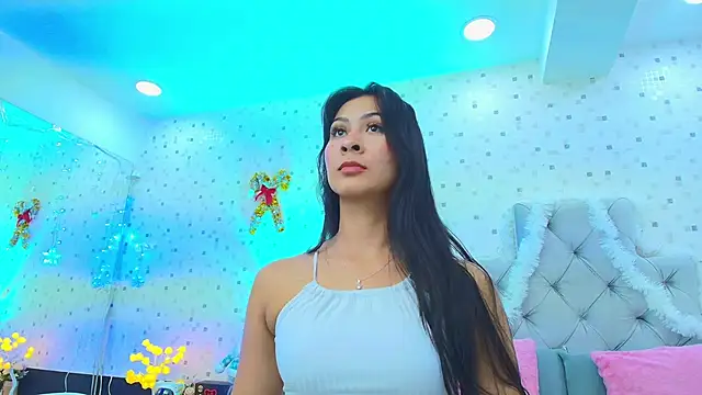 Snapshot of JulietaReyess chatting on 12.15.25 JulietaReyess online show from 12.15.25