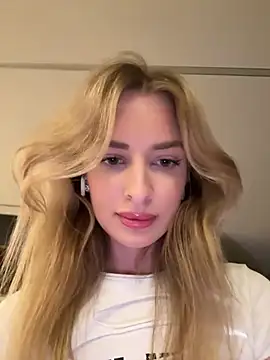 Snapshot of EvieEvans chatting on 02.02.25 EvieEvans online show from 02.02.25