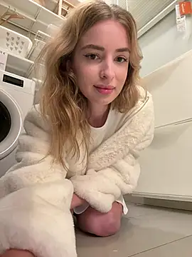 Snapshot of EvieEvans chatting on 02.12.25 EvieEvans online show from 02.12.25