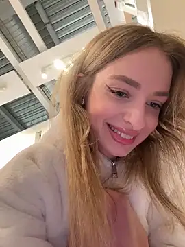 Snapshot of EvieEvans chatting on 02.18.25 EvieEvans online show from 02.18.25