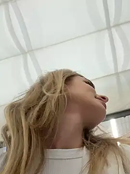 Snapshot of EvieEvans chatting on 03.11.25 EvieEvans online show from 03.11.25