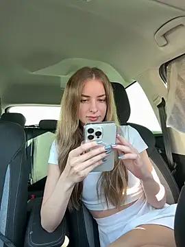 Snapshot of EvieEvans chatting on 09.09.25 EvieEvans online show from 09.09.25