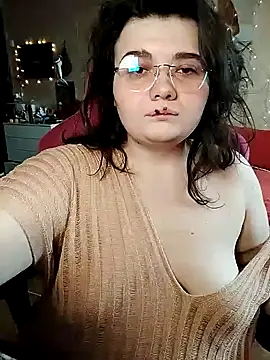 Snapshot of DenisHailey chatting on 03.22.25 DenisHailey online show from 03.22.25
