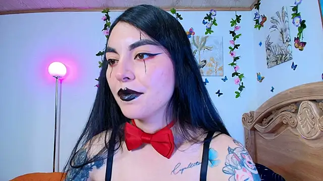 Snapshot of Teresa_Moon_ chatting on 10.31.25 Teresa Moon  online show from 10.31.25