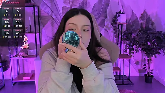 CoralineKeyns online show from 09.13.25