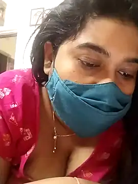 Snapshot of indianlisa5 chatting on 02.15.25 indianlisa5 online show from 02.15.25