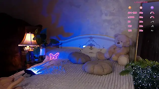 JulieHeets online show from 01.03.25