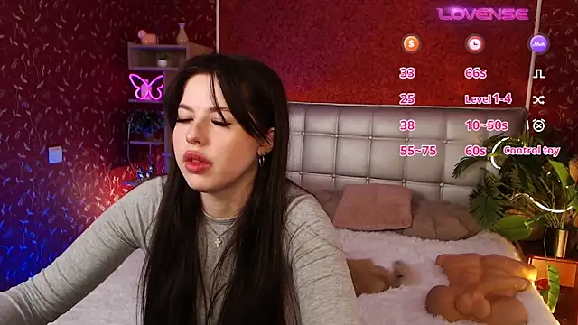 JulieHeets online show from 02.13.25