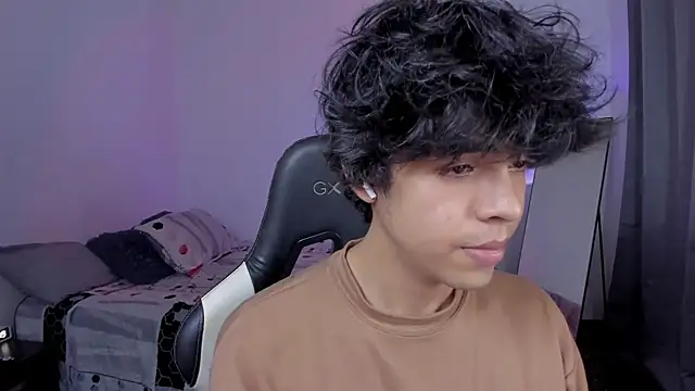 Snapshot of Alan26_ chatting on 03.04.26 Alan26 online show from 03.04.26