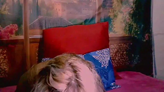 RoyalIndianCreamPuff online show from 10.11.25