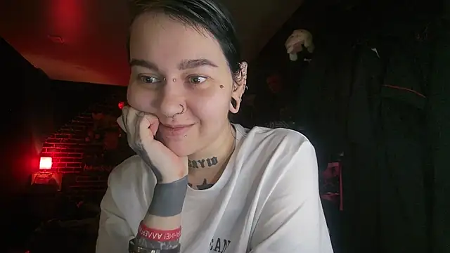 Snapshot of MoorderxDoll chatting on 12.10.24 MoorderxDoll online show from 12.10.24