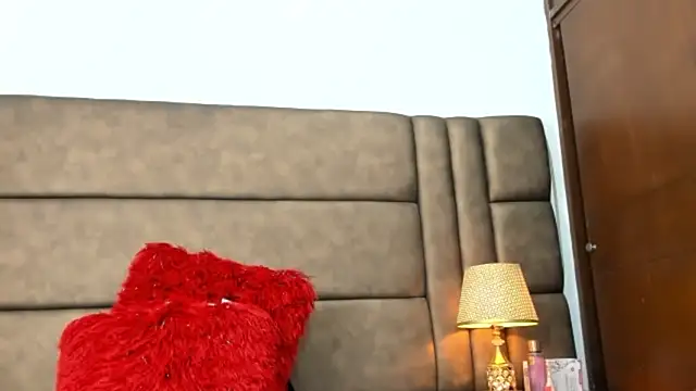 Snapshot of AliciaMiilf chatting on 01.28.25 AliciaMiilf online show from 01.28.25