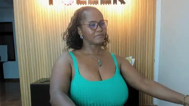 Snapshot of AliciaMiilf chatting on 02.11.25 AliciaMiilf online show from 02.11.25