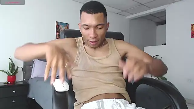 Snapshot of Aaronblack1_ chatting on 04.18.26 Aaronblack1 online show from 04.18.26