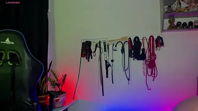 Snapshot of scarlet-kennedy98 chatting on 12.17.24 scarlet-kennedy98 online show from 12.17.24