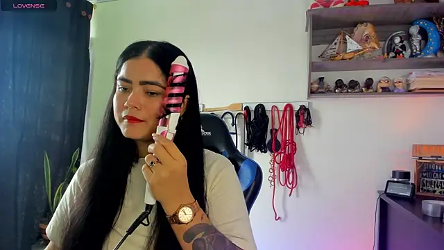 Snapshot of scarlet-kennedy98 chatting on 12.21.24 scarlet-kennedy98 online show from 12.21.24