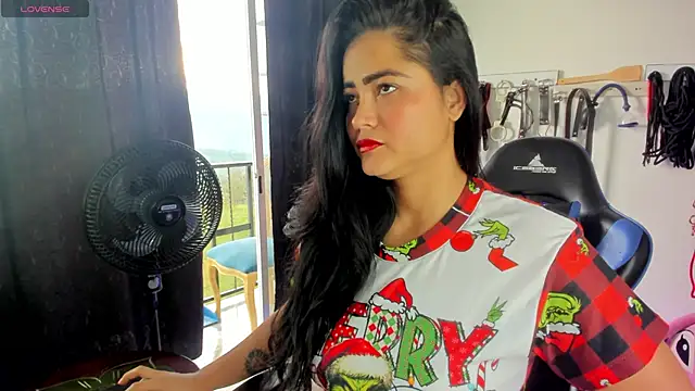 Snapshot of scarlet-kennedy98 chatting on 12.26.24 scarlet-kennedy98 online show from 12.26.24
